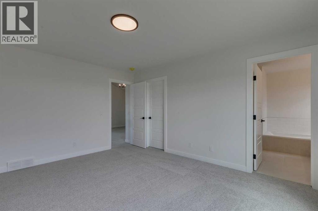 Photo 33 of 51 Versant Way Sw, Calgary AB
