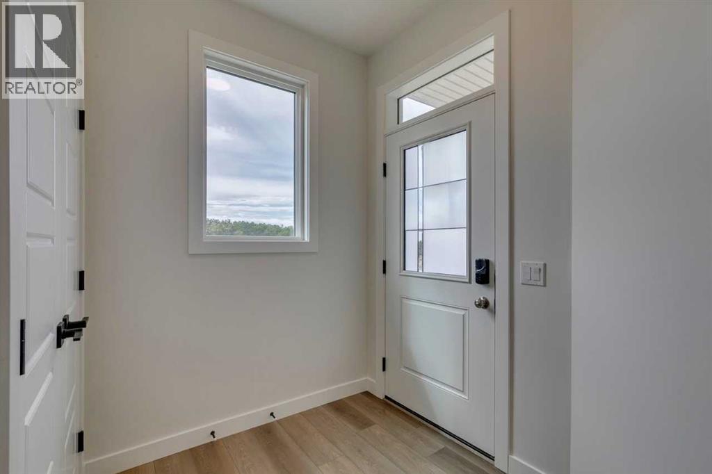 Photo 4 of 51 Versant Way Sw, Calgary AB