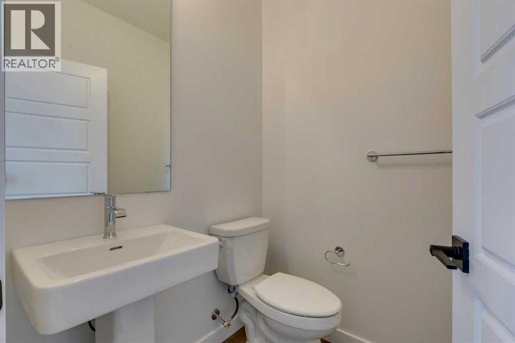 Photo 5 of 51 Versant Way Sw, Calgary AB