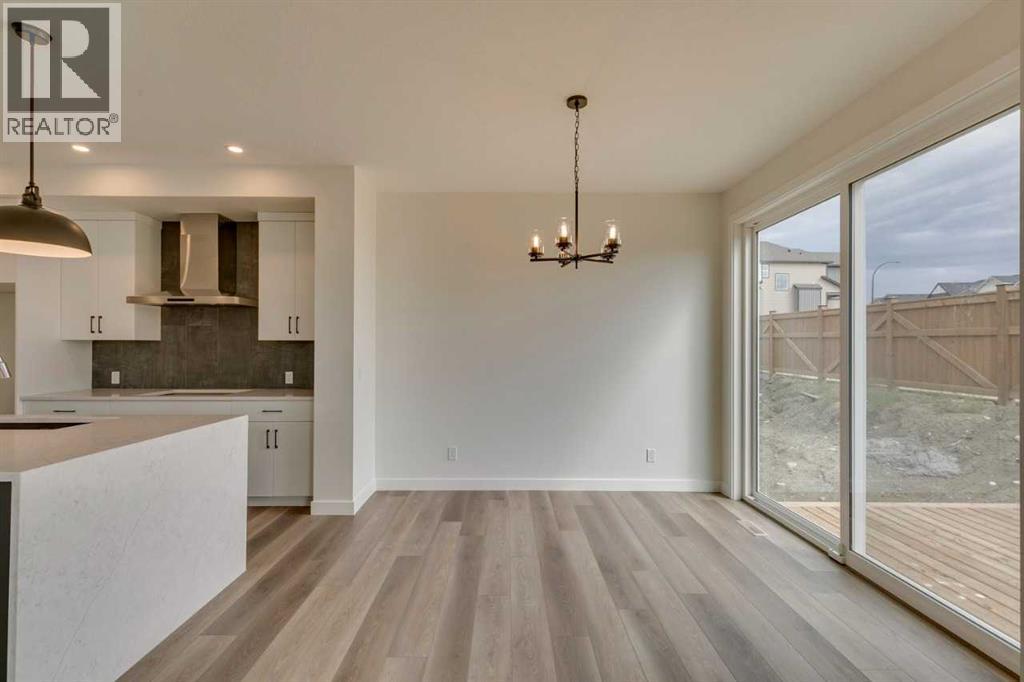 Photo 12 of 51 Versant Way Sw, Calgary AB