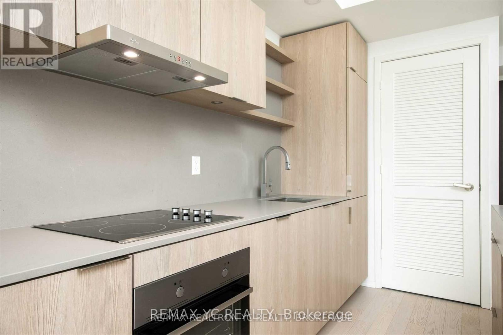 Photo 4 of 924 12 Bonnycastle Street, Toronto ON