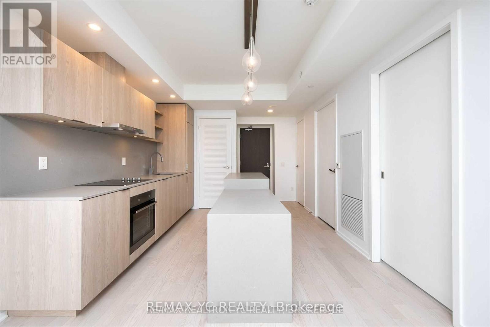 Photo 7 of 924 12 Bonnycastle Street, Toronto ON