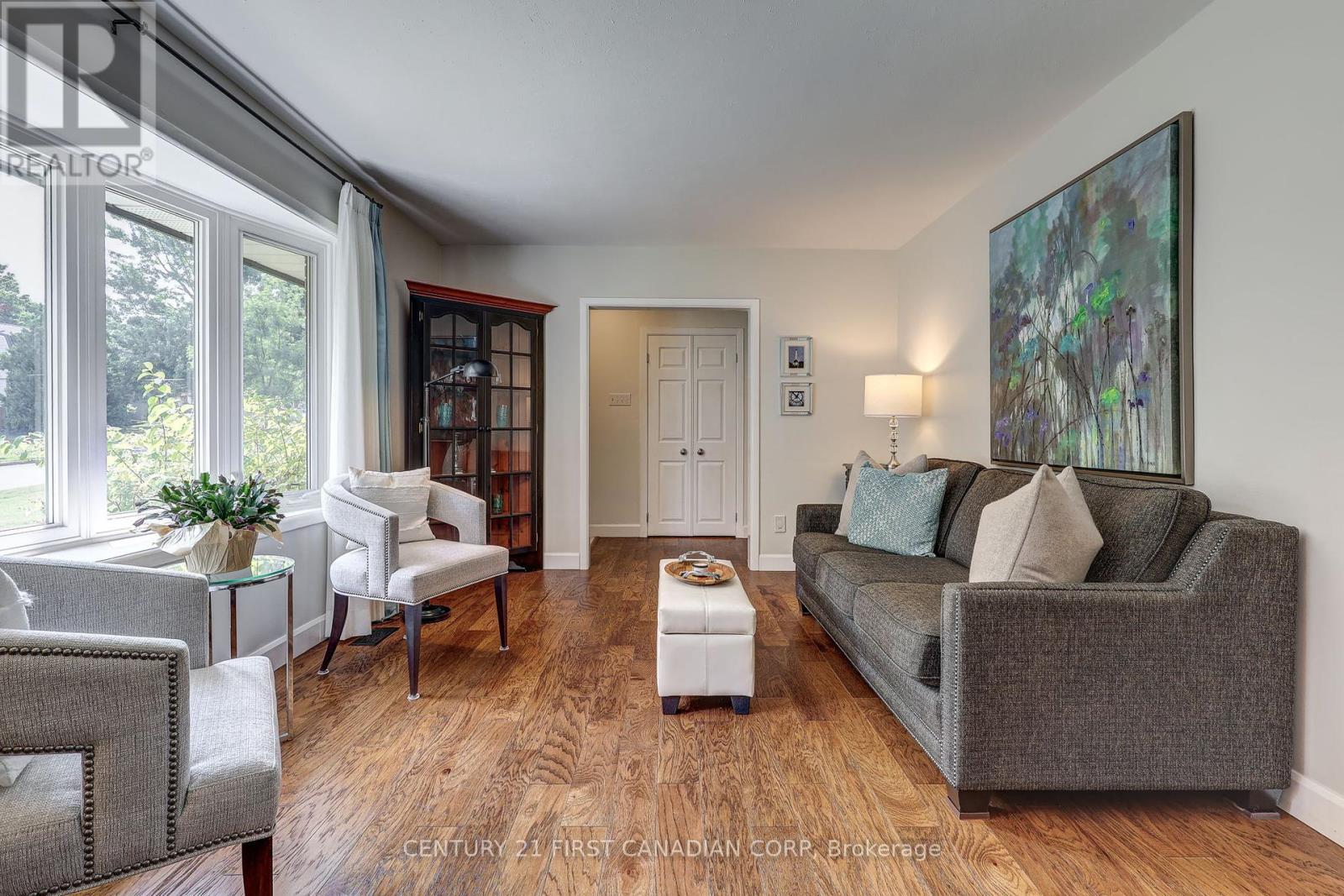 Photo 11 of 611 Chiddington Avenue, London South ON