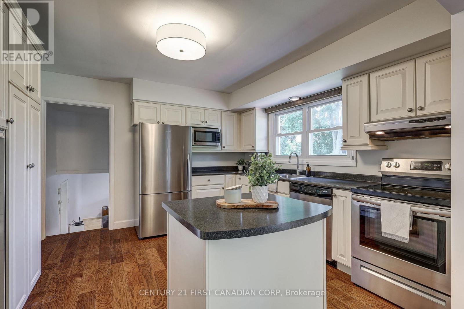Photo 15 of 611 Chiddington Avenue, London South ON