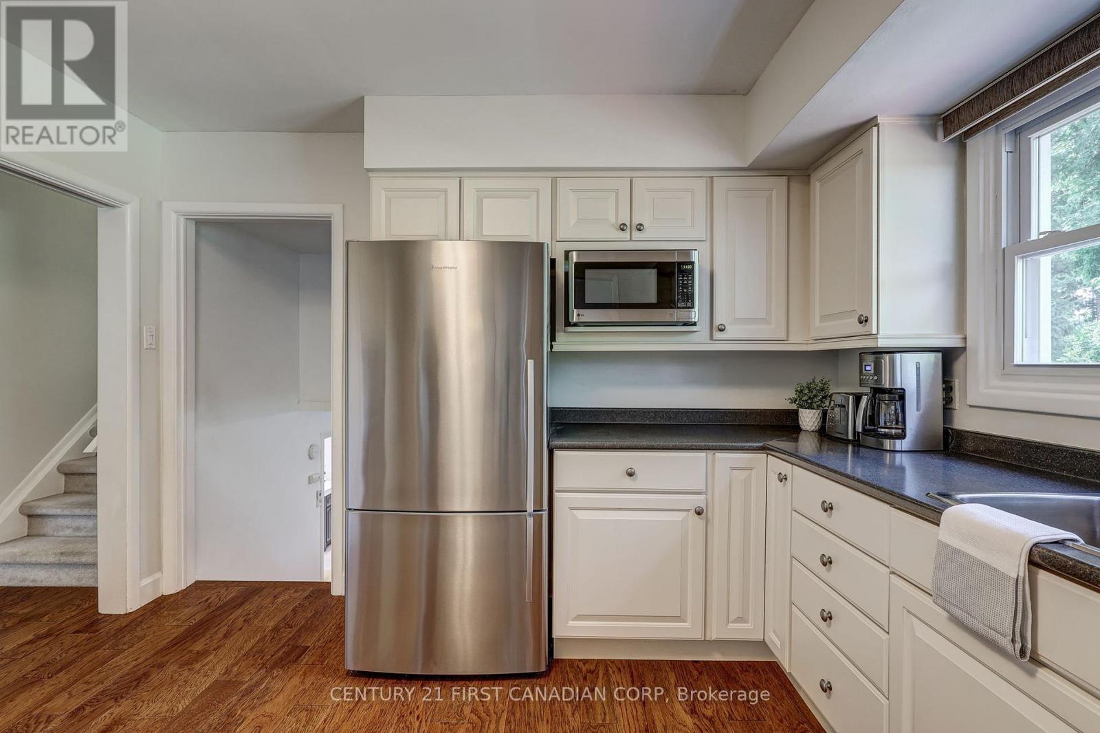 Photo 19 of 611 Chiddington Avenue, London South ON