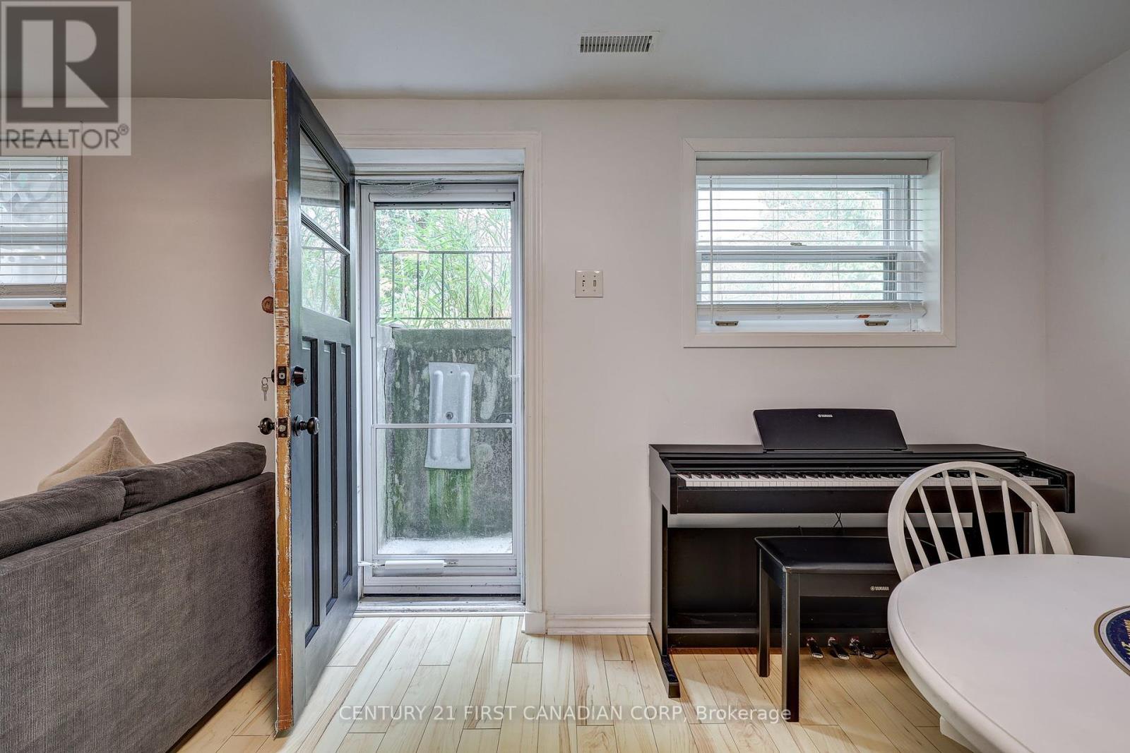 Photo 32 of 611 Chiddington Avenue, London South ON