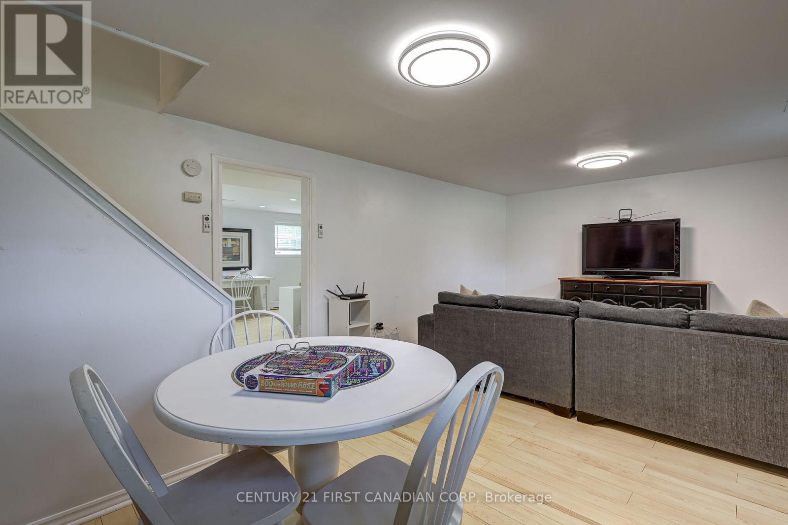 Photo 33 of 611 Chiddington Avenue, London South ON