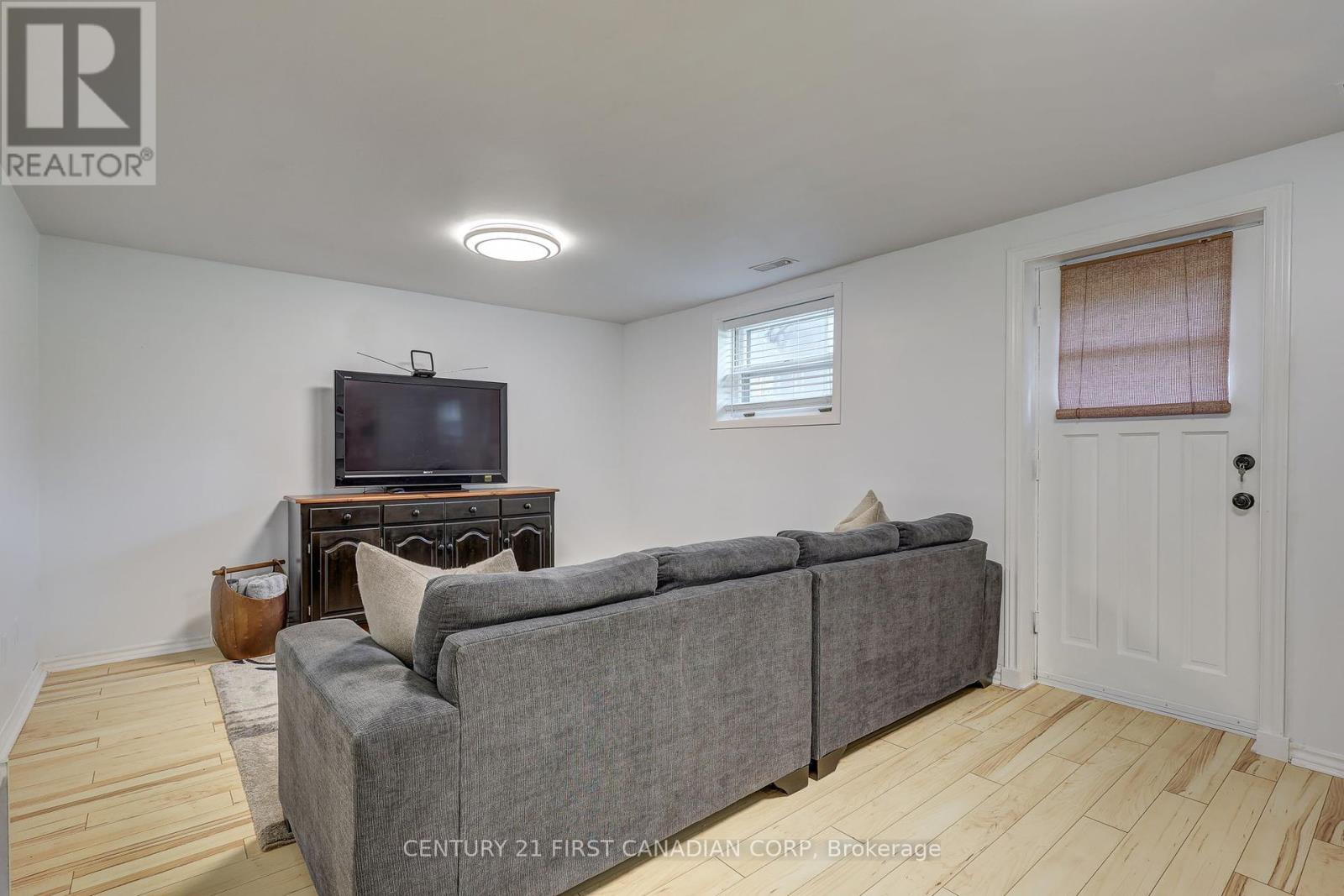 Photo 34 of 611 Chiddington Avenue, London South ON