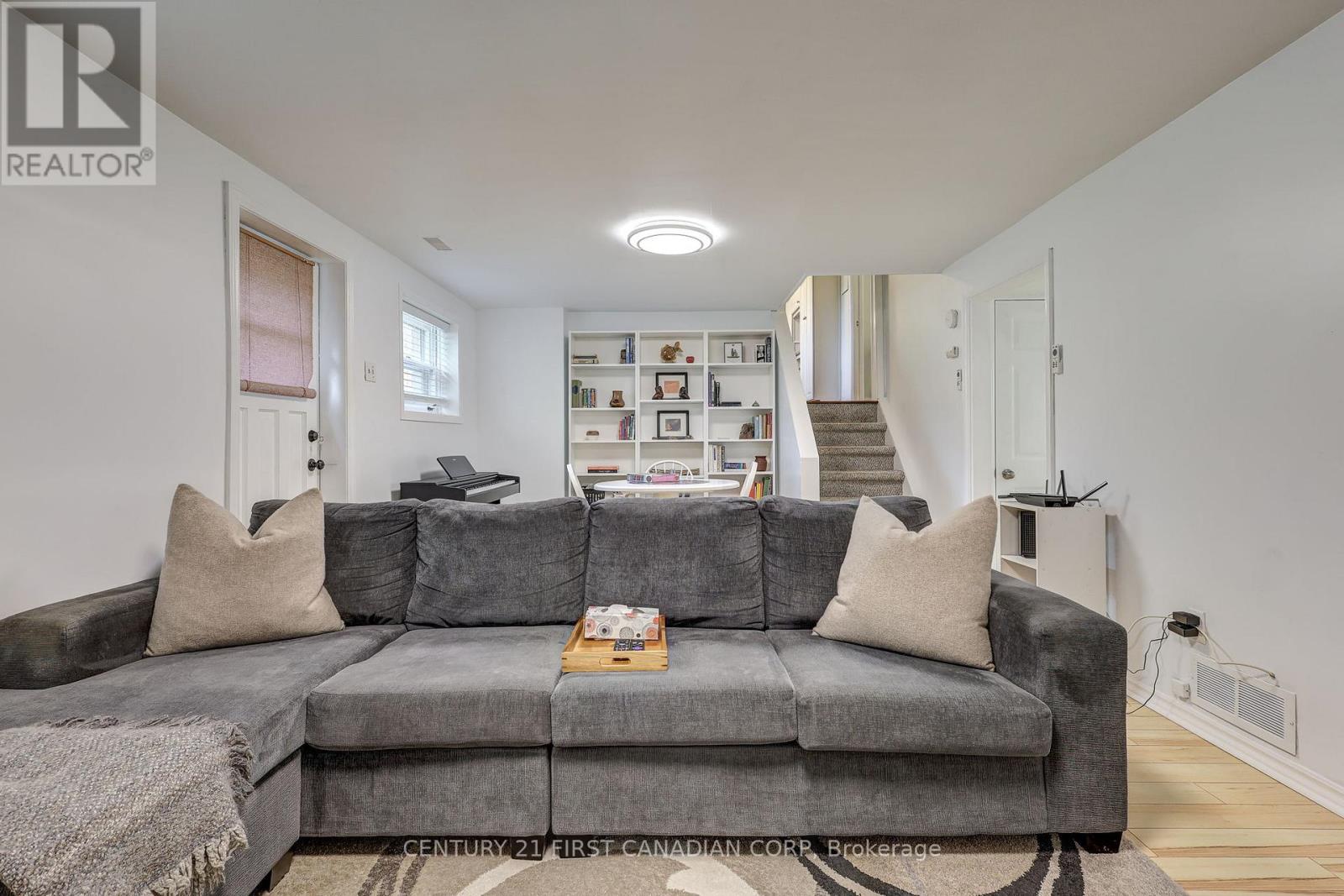 Photo 36 of 611 Chiddington Avenue, London South ON
