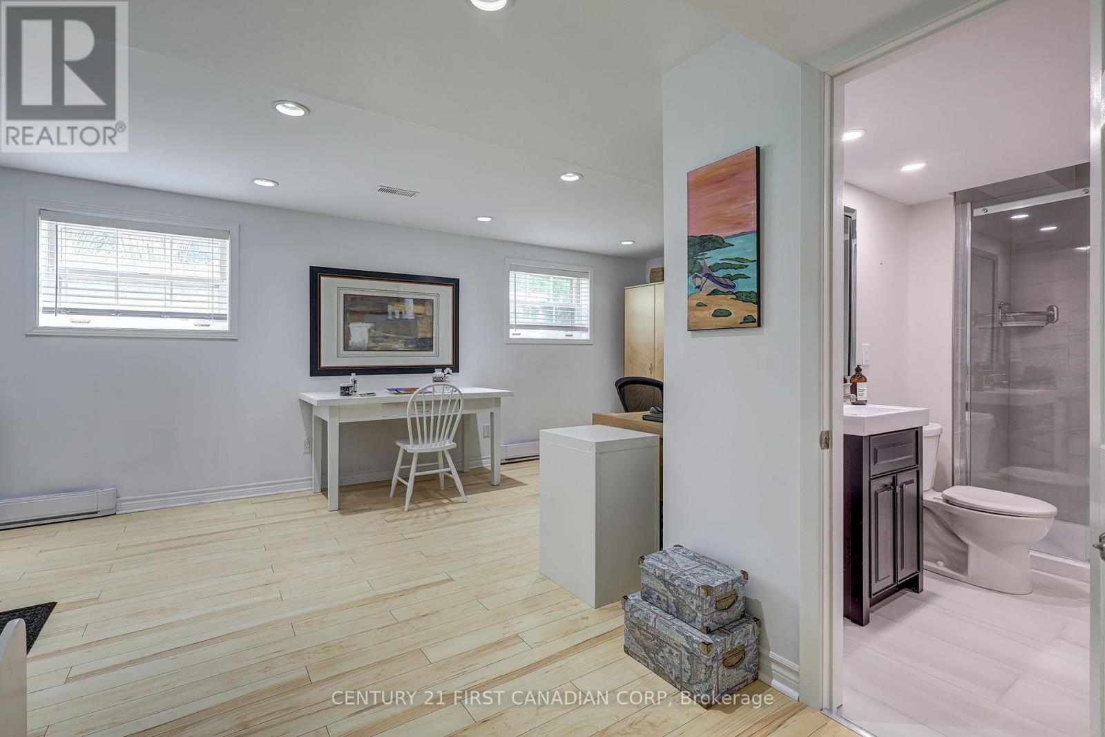 Photo 37 of 611 Chiddington Avenue, London South ON