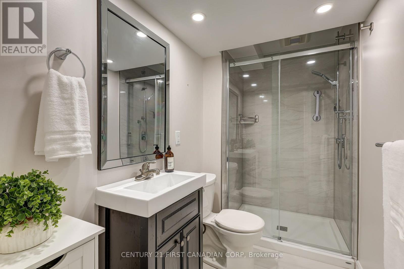 Photo 42 of 611 Chiddington Avenue, London South ON