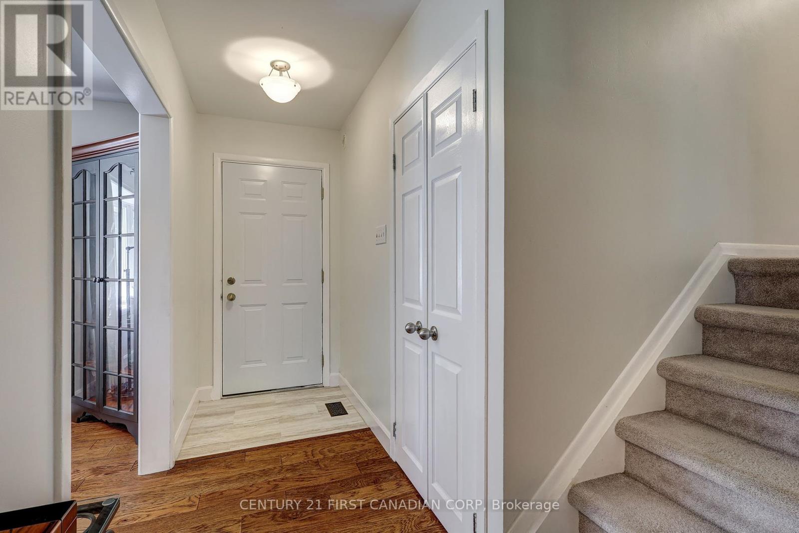 Photo 5 of 611 Chiddington Avenue, London South ON