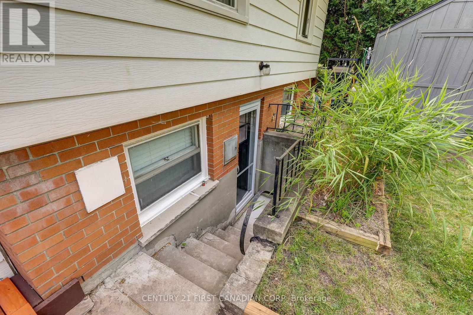 Photo 50 of 611 Chiddington Avenue, London South ON