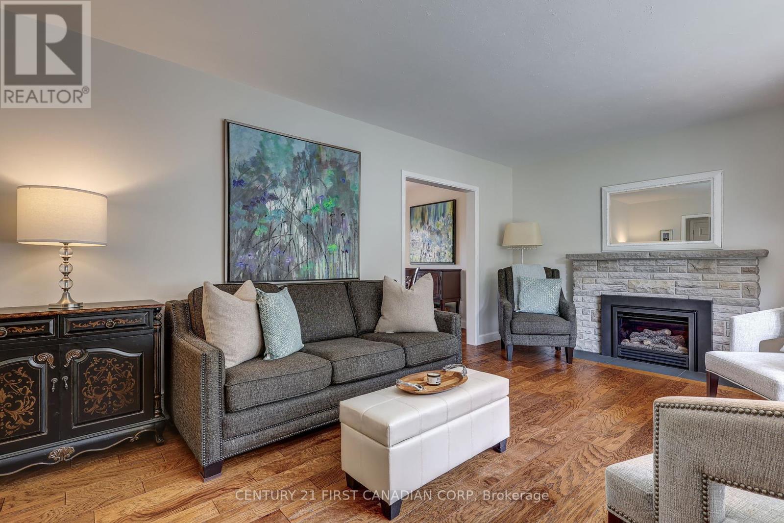Photo 8 of 611 Chiddington Avenue, London South ON