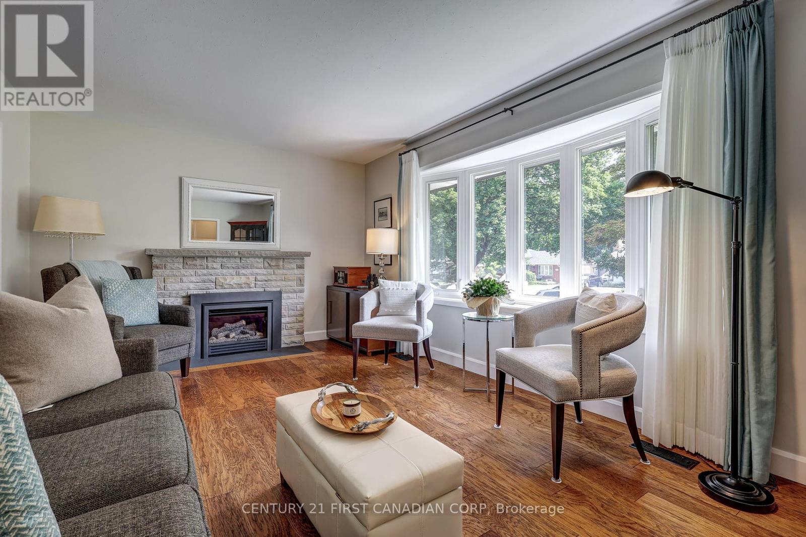 Photo 9 of 611 Chiddington Avenue, London South ON