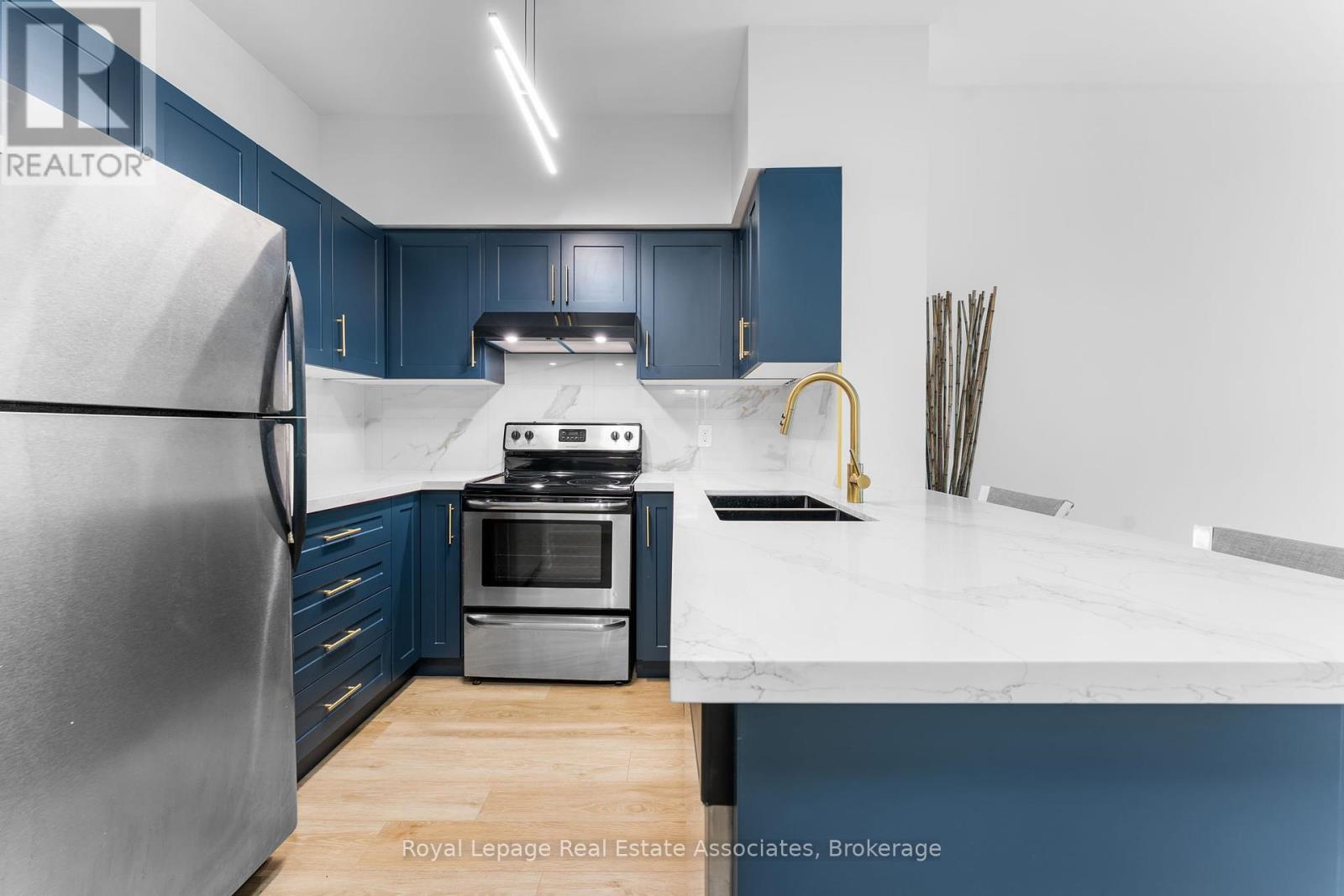 Photo 5 of P 1 M 8 Rosebank Drive, Toronto ON