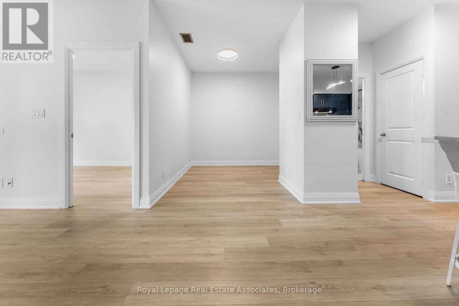 Photo 6 of P 1 M 8 Rosebank Drive, Toronto ON