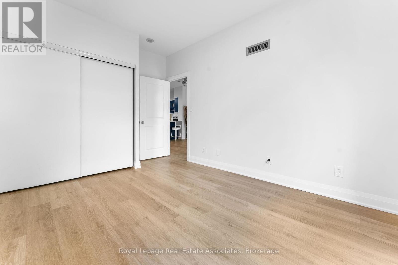 Photo 7 of P 1 M 8 Rosebank Drive, Toronto ON