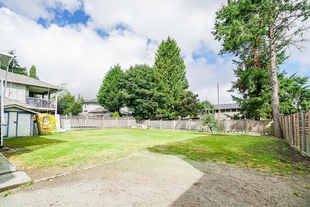 Photo 5 of 13429 68 Avenue, Surrey BC