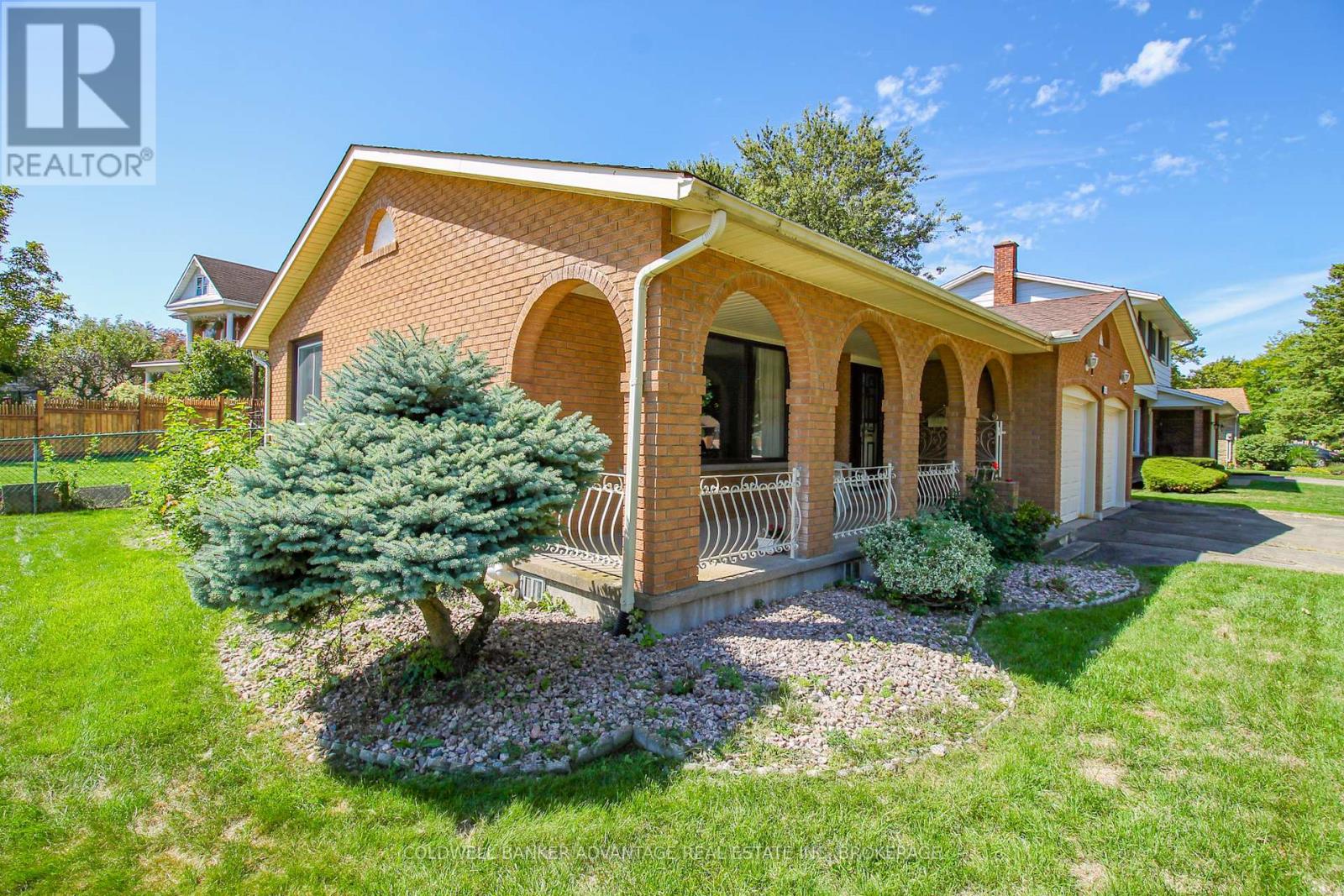 Photo 3 of 167 Loyalist Drive, Welland ON