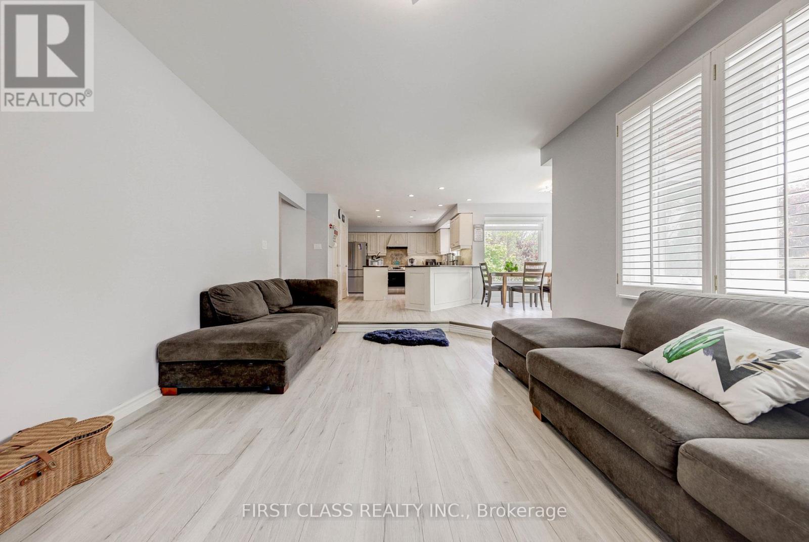 Photo 10 of 449 Alex Doner Drive, Newmarket ON