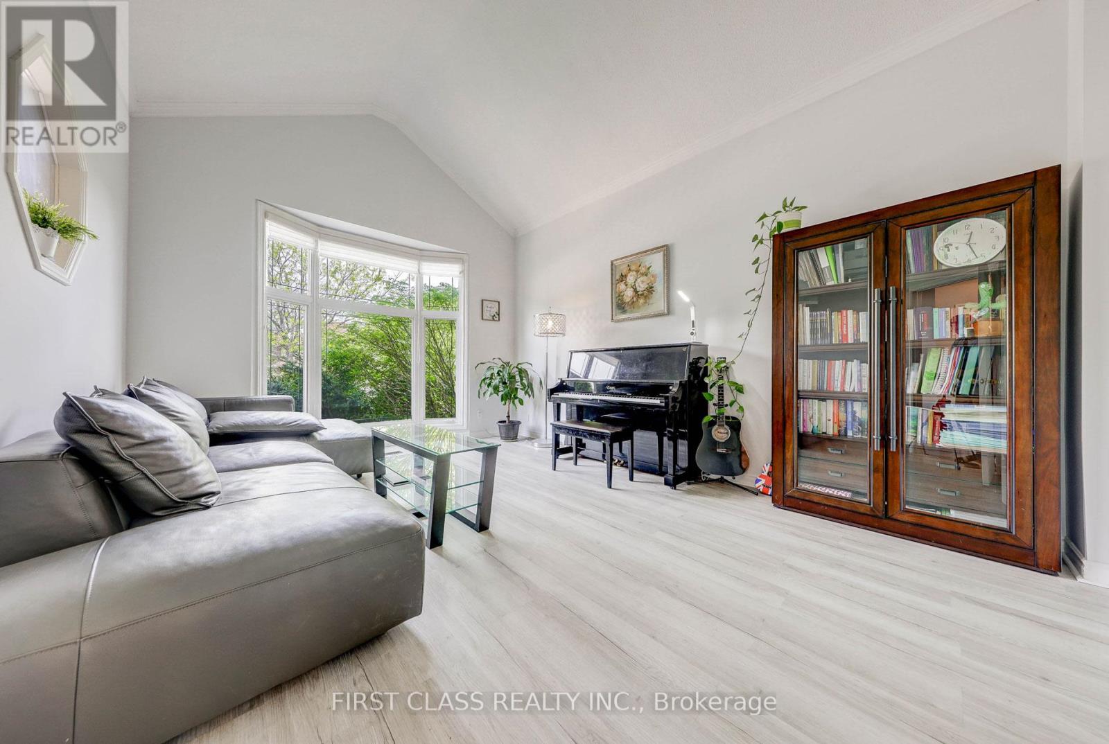 Photo 17 of 449 Alex Doner Drive, Newmarket ON