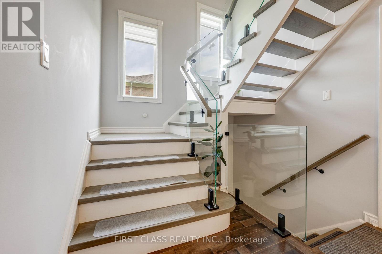Photo 20 of 449 Alex Doner Drive, Newmarket ON