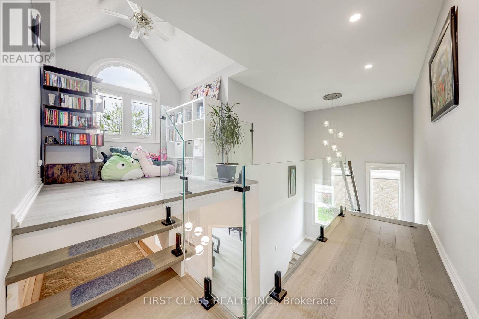 Photo 22 of 449 Alex Doner Drive, Newmarket ON