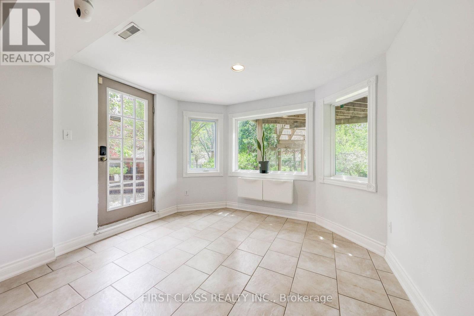 Photo 37 of 449 Alex Doner Drive, Newmarket ON