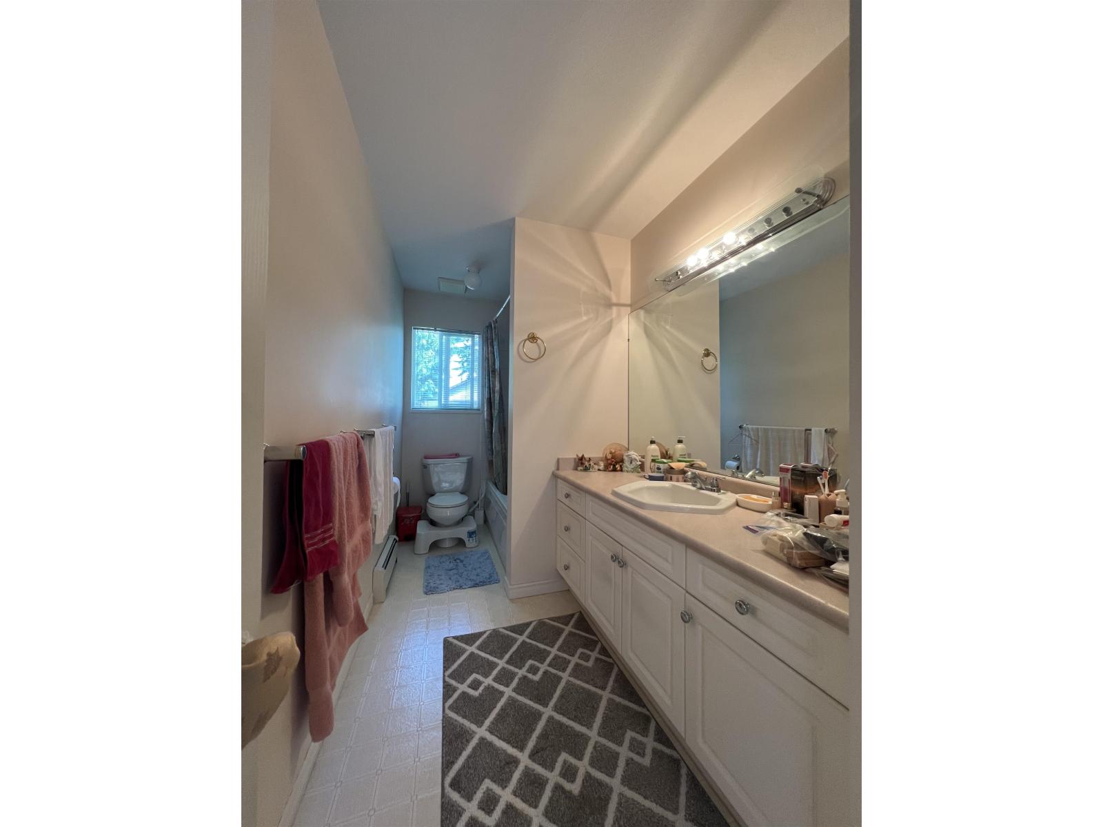 Photo 14 of 2199 152 A Street, Surrey BC