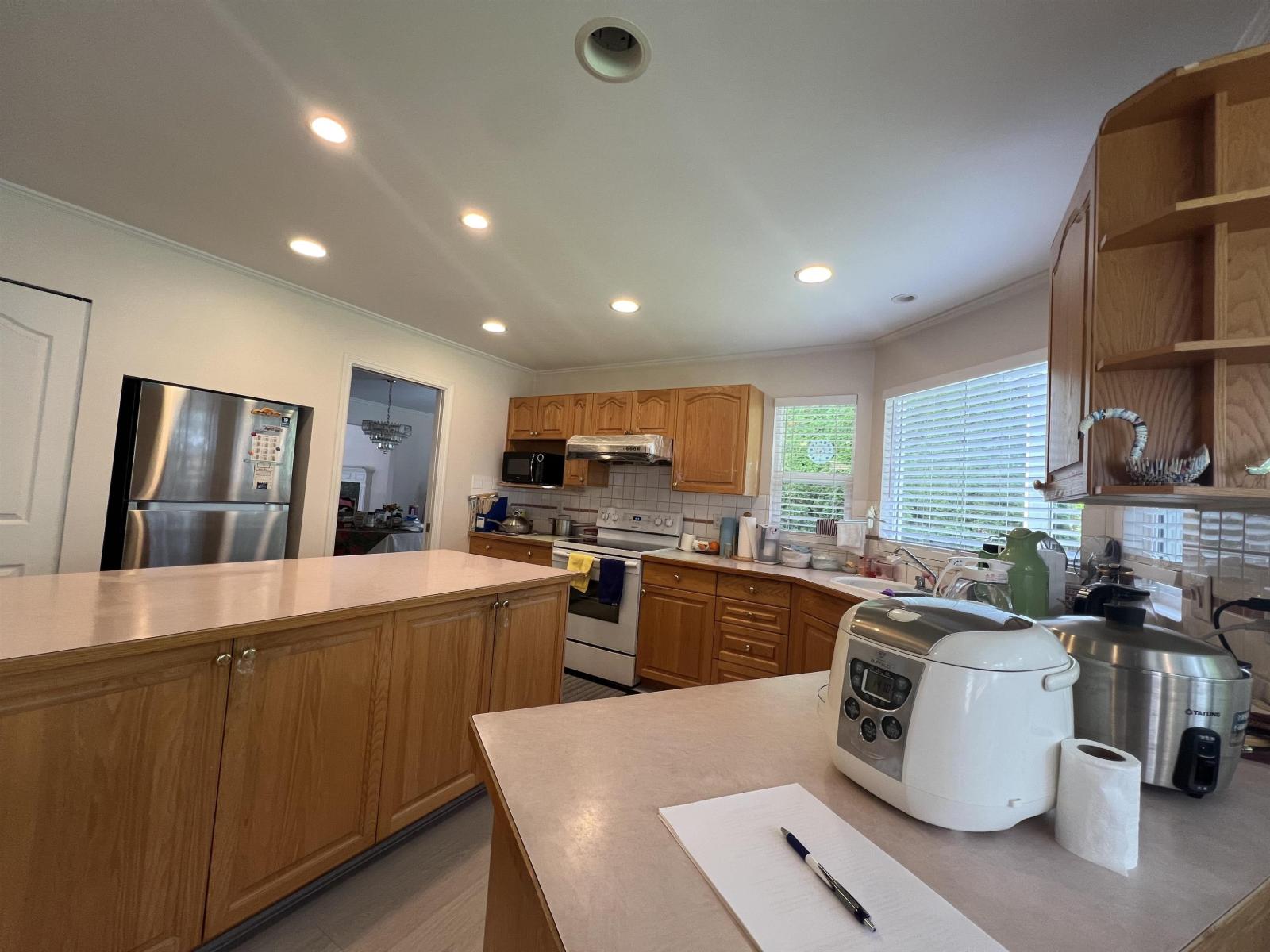 Photo 3 of 2199 152 A Street, Surrey BC
