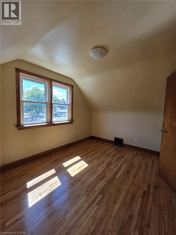 Photo 13 of 1673 Fairview Road, Cambridge ON