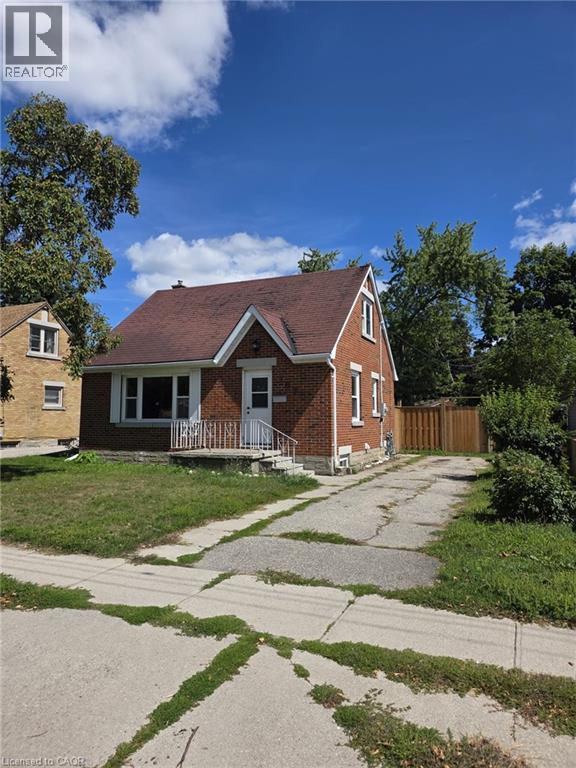 Photo 2 of 1673 Fairview Road, Cambridge ON