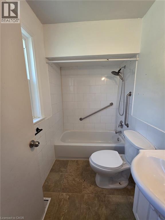 Photo 7 of 1673 Fairview Road, Cambridge ON