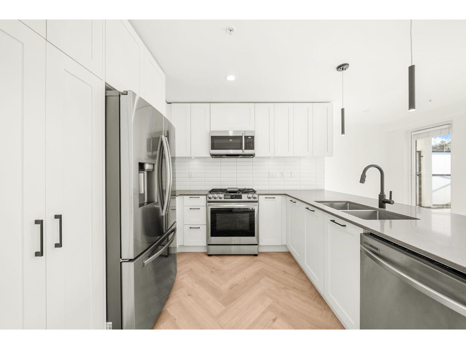 Photo 10 of 504 8353 200 A Street, Langley BC