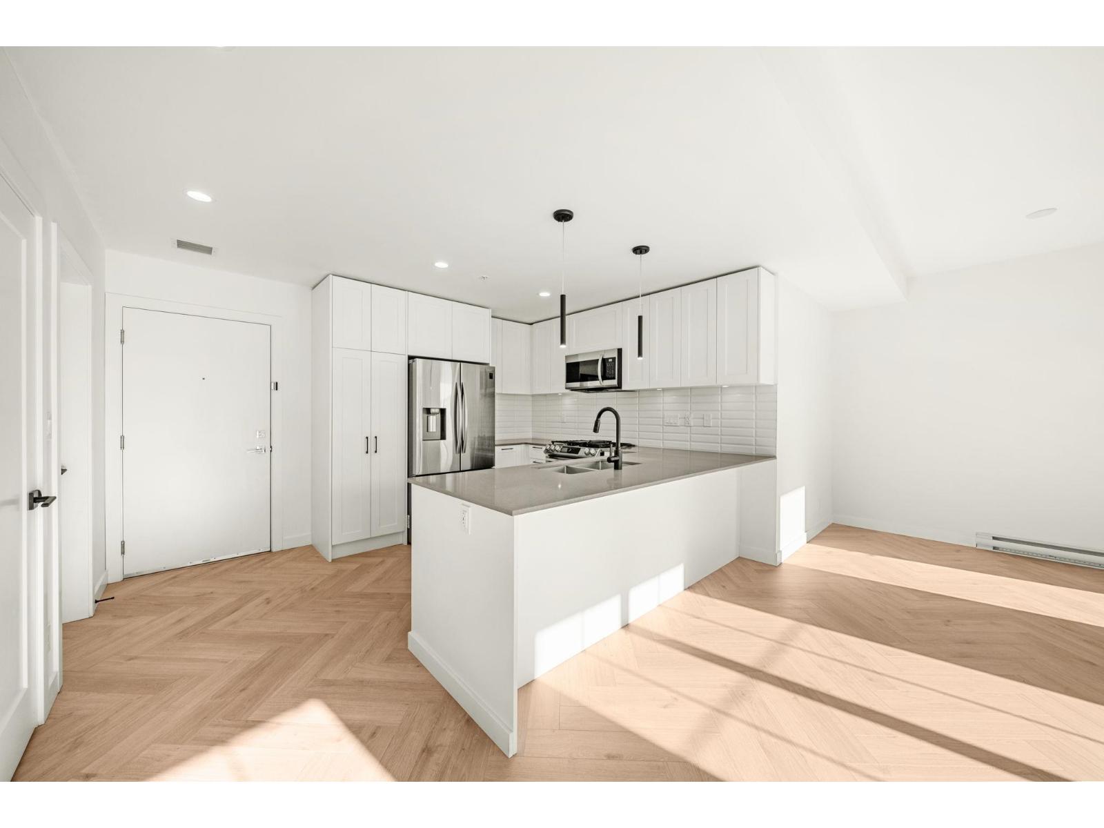 Photo 11 of 504 8353 200 A Street, Langley BC