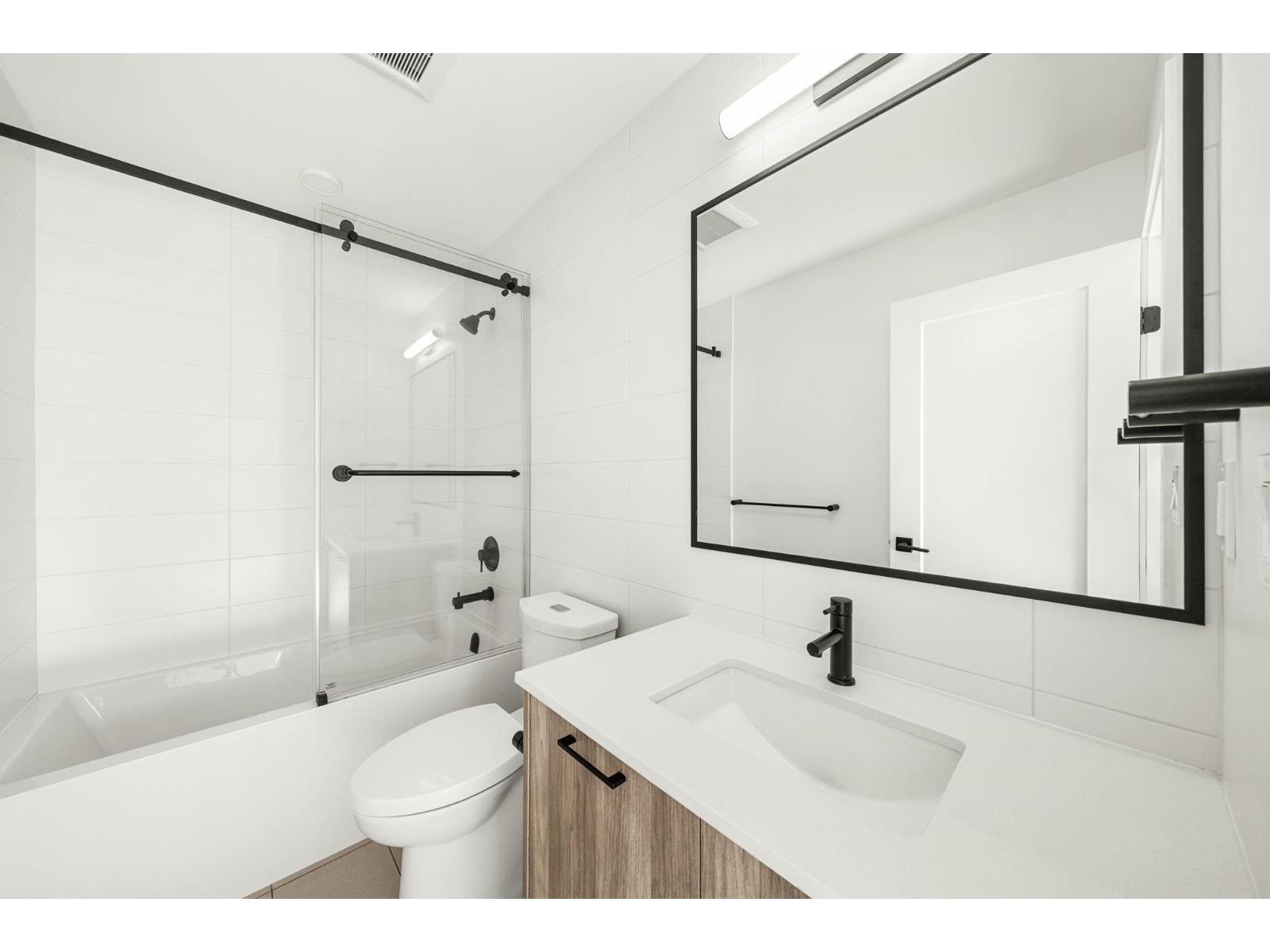 Photo 17 of 504 8353 200 A Street, Langley BC