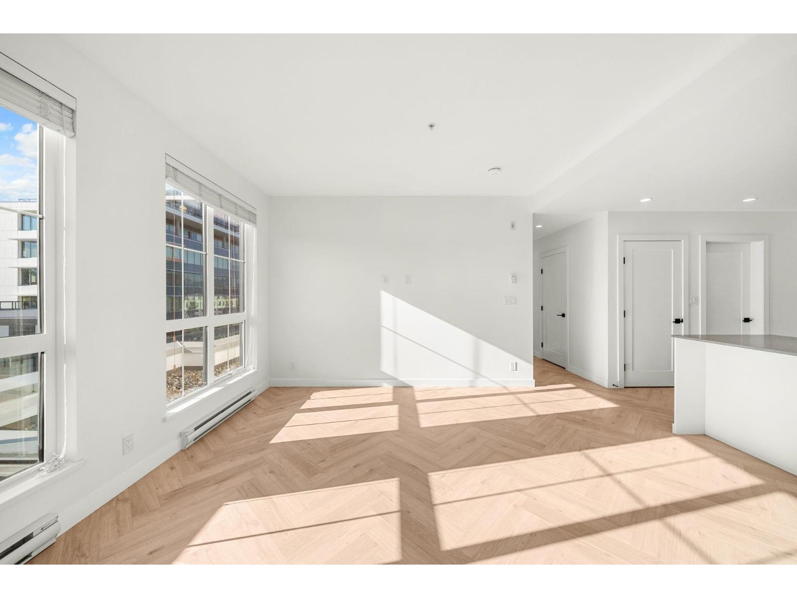 Photo 3 of 504 8353 200 A Street, Langley BC
