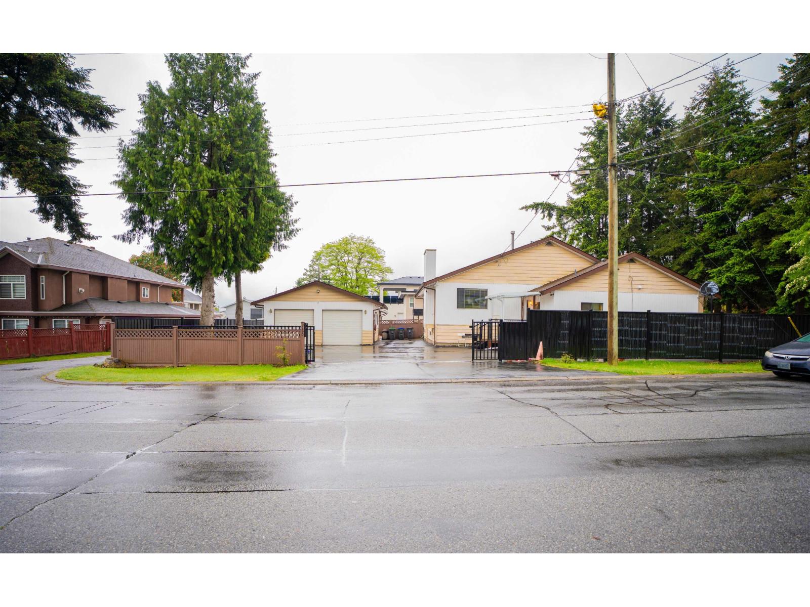 Photo 3 of 9290 128 Street, Surrey BC