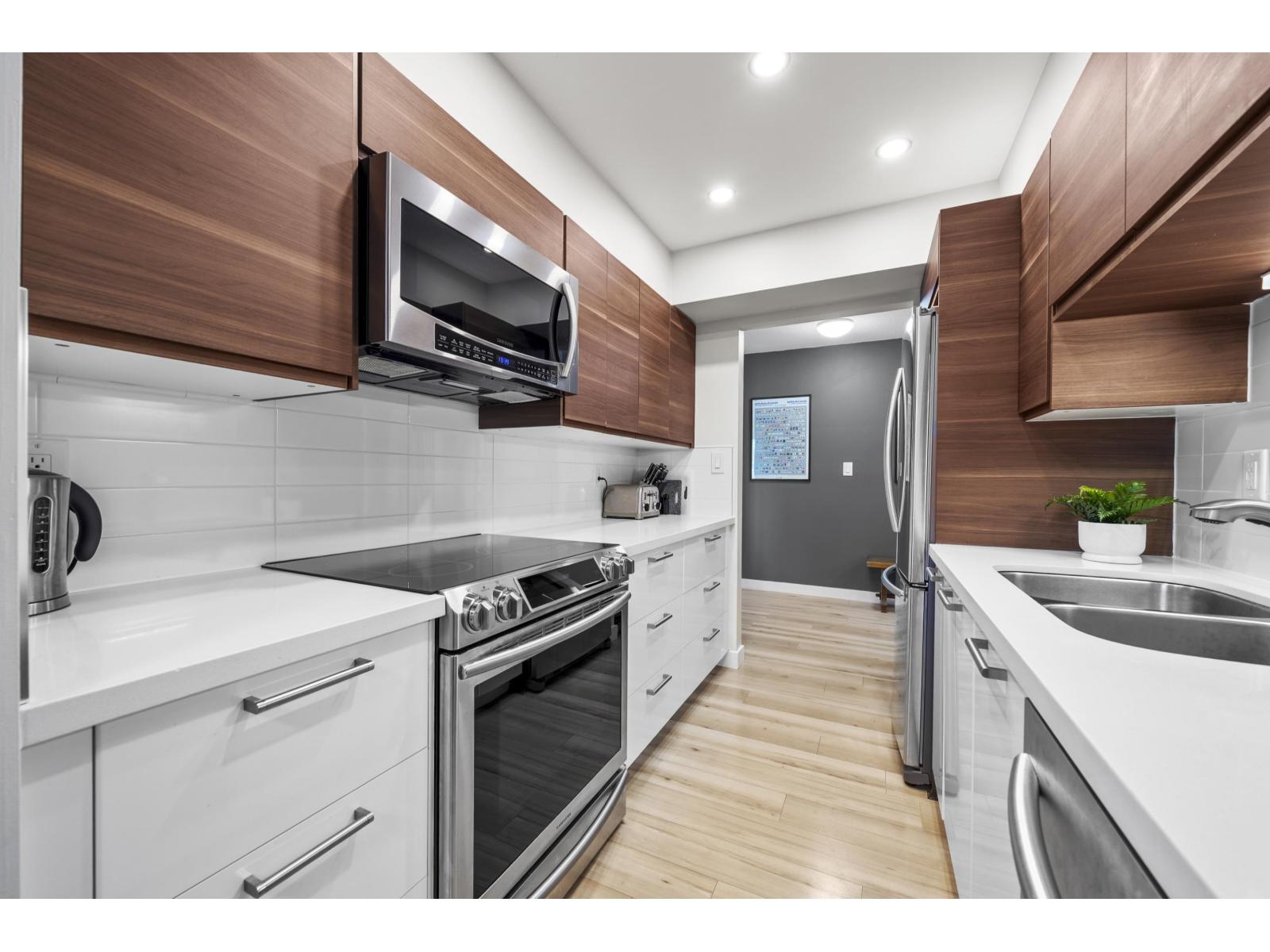Photo 8 of 206 1531 Merklin Street, White Rock BC