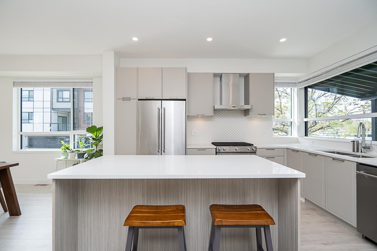 Photo 12 of 30 20150 81 Avenue, Langley BC