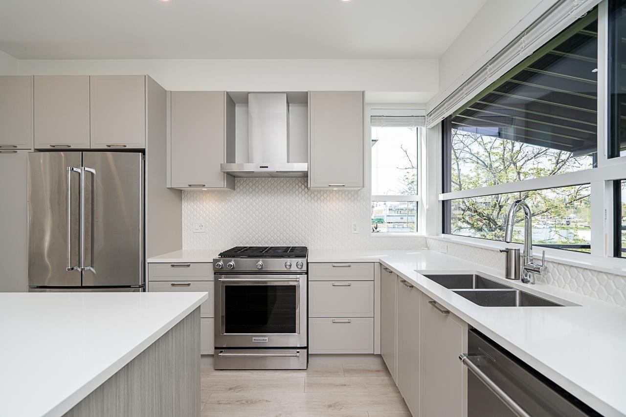Photo 13 of 30 20150 81 Avenue, Langley BC