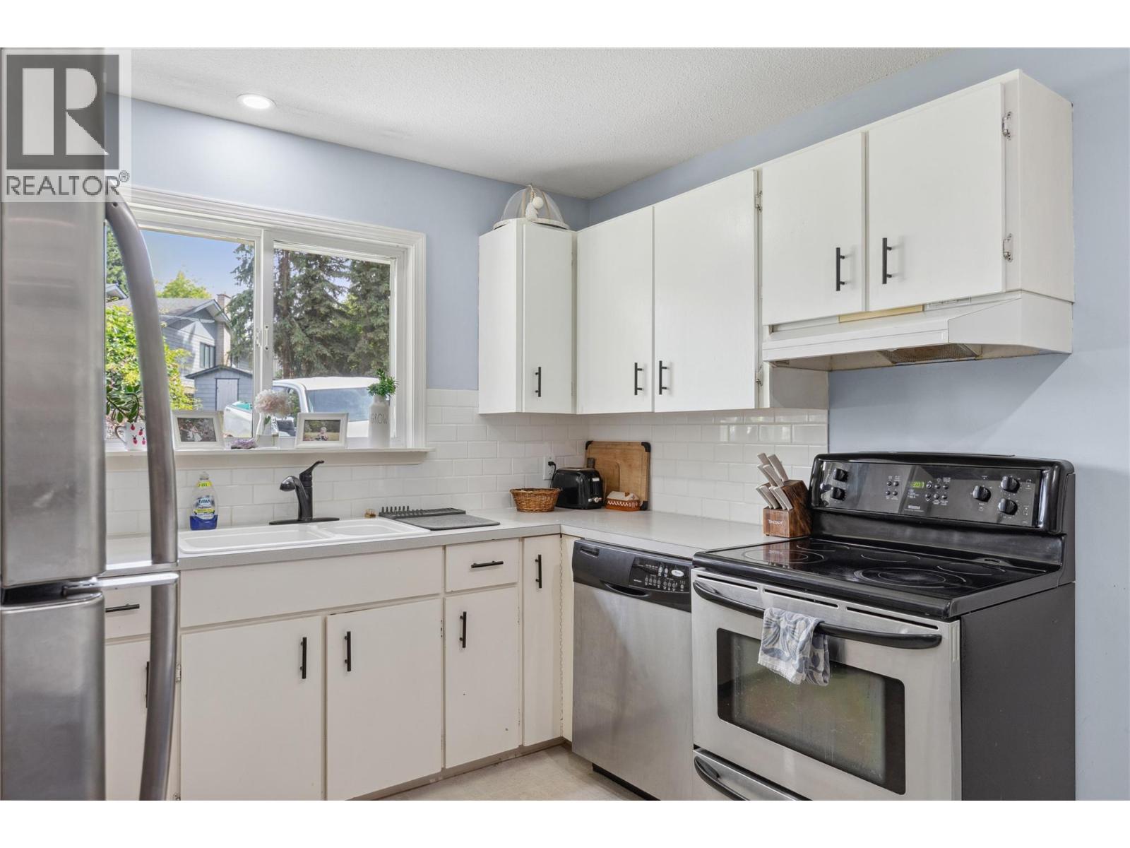 Photo 9 of 2861 5 Avenue Se, Salmon Arm BC