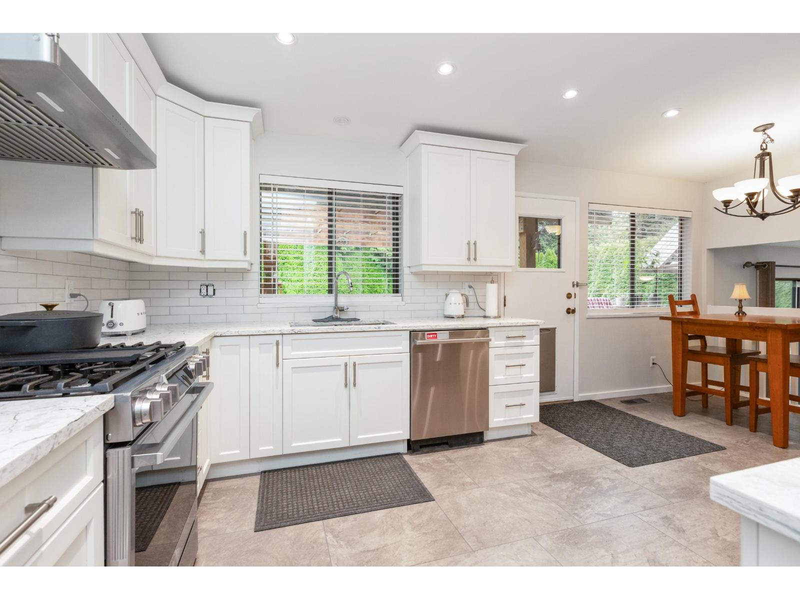 Photo 11 of 16095 13 Avenue, Surrey BC