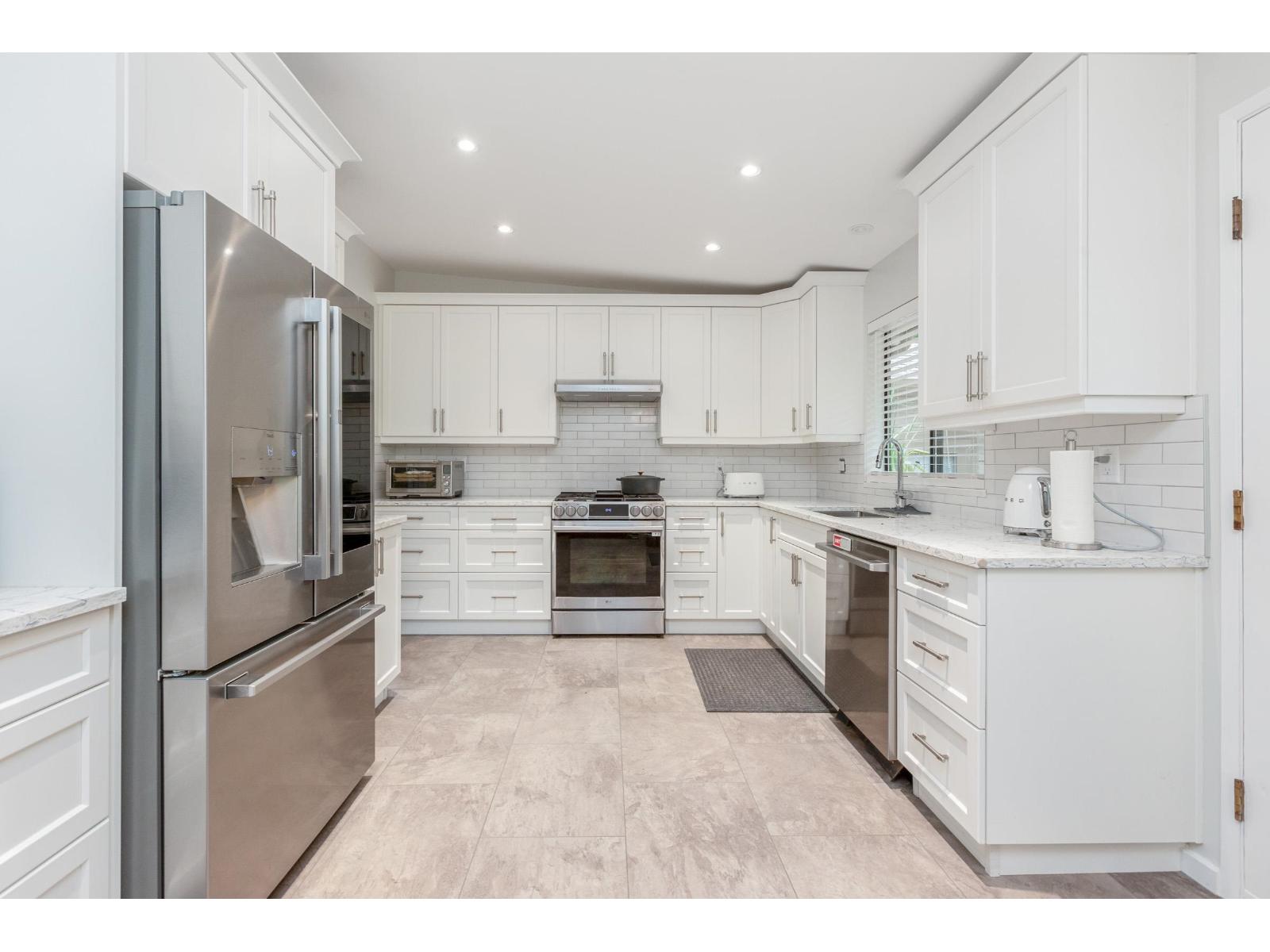 Photo 12 of 16095 13 Avenue, Surrey BC