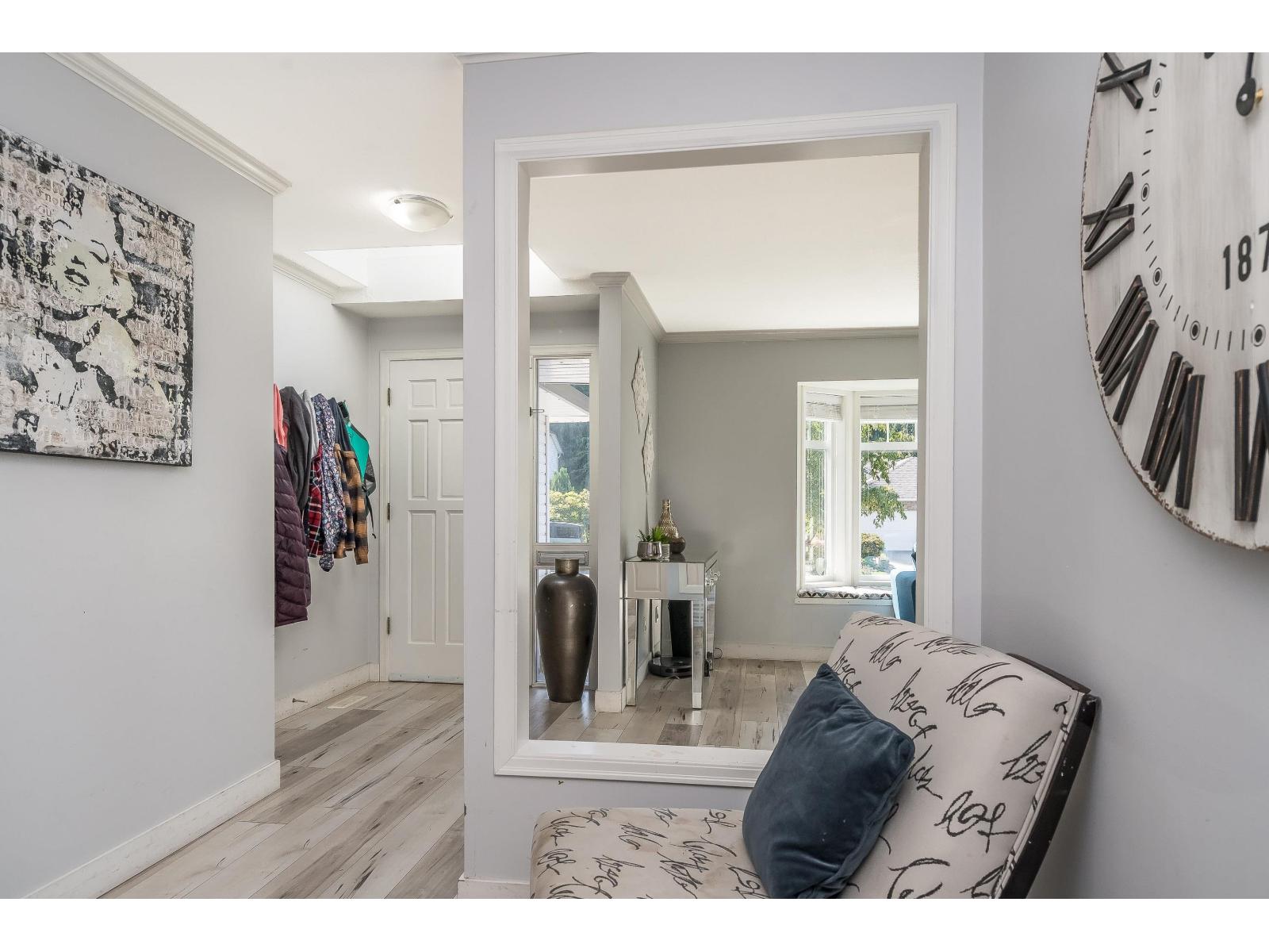 Photo 4 of 12549 21 A Avenue, Surrey BC