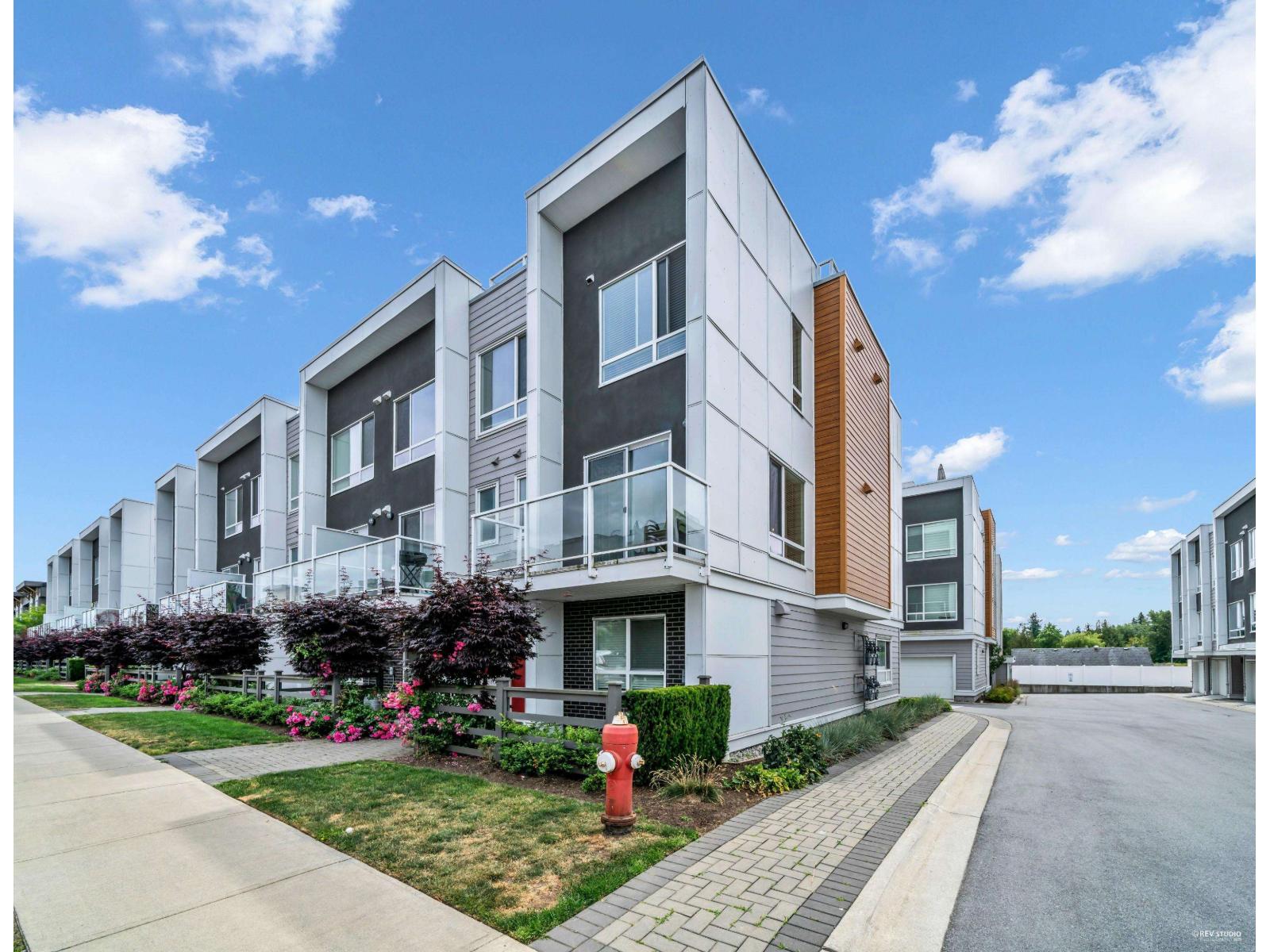 Photo 2 of 1 19628 55 A Avenue, Langley BC