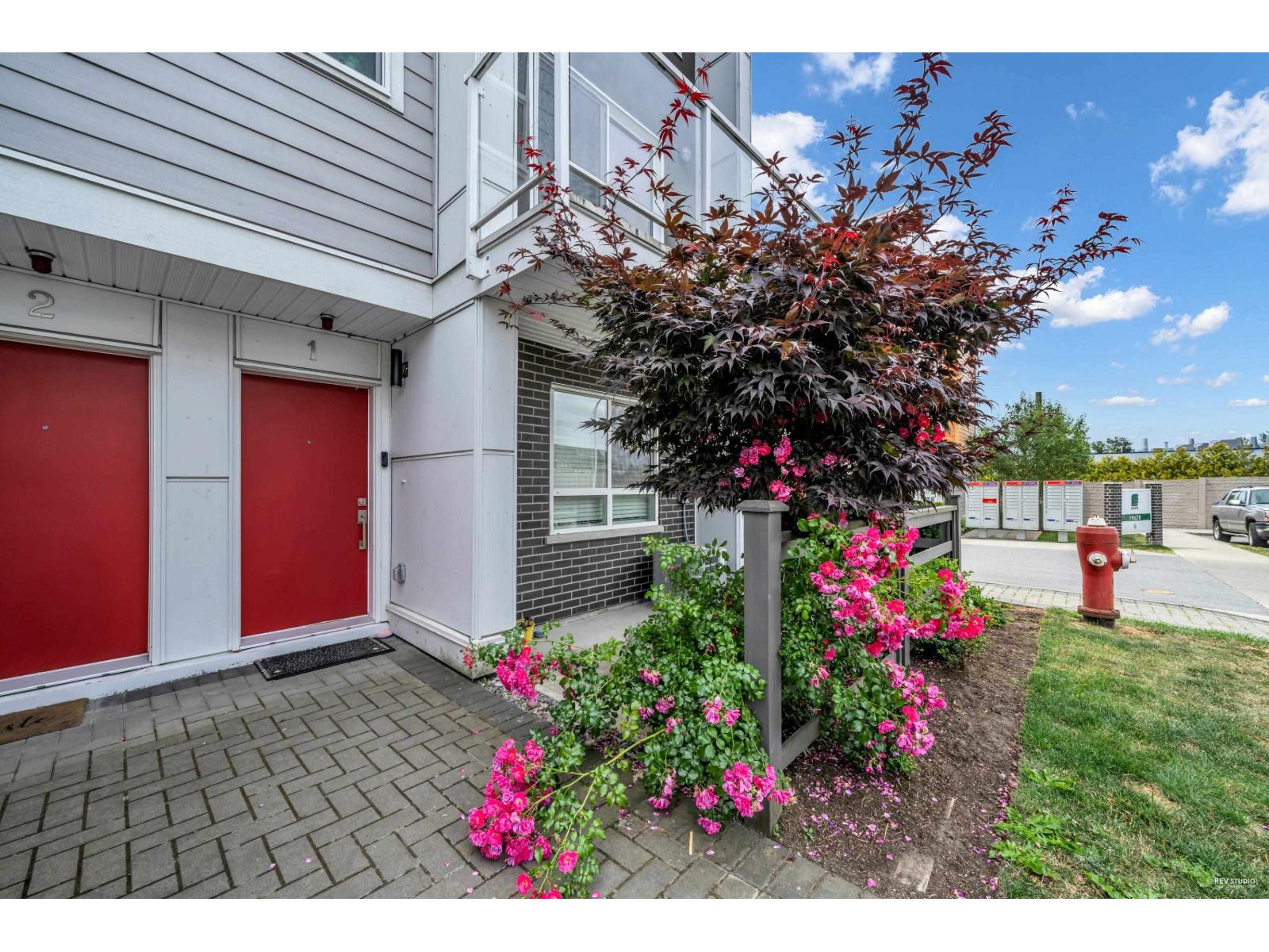 Photo 4 of 1 19628 55 A Avenue, Langley BC