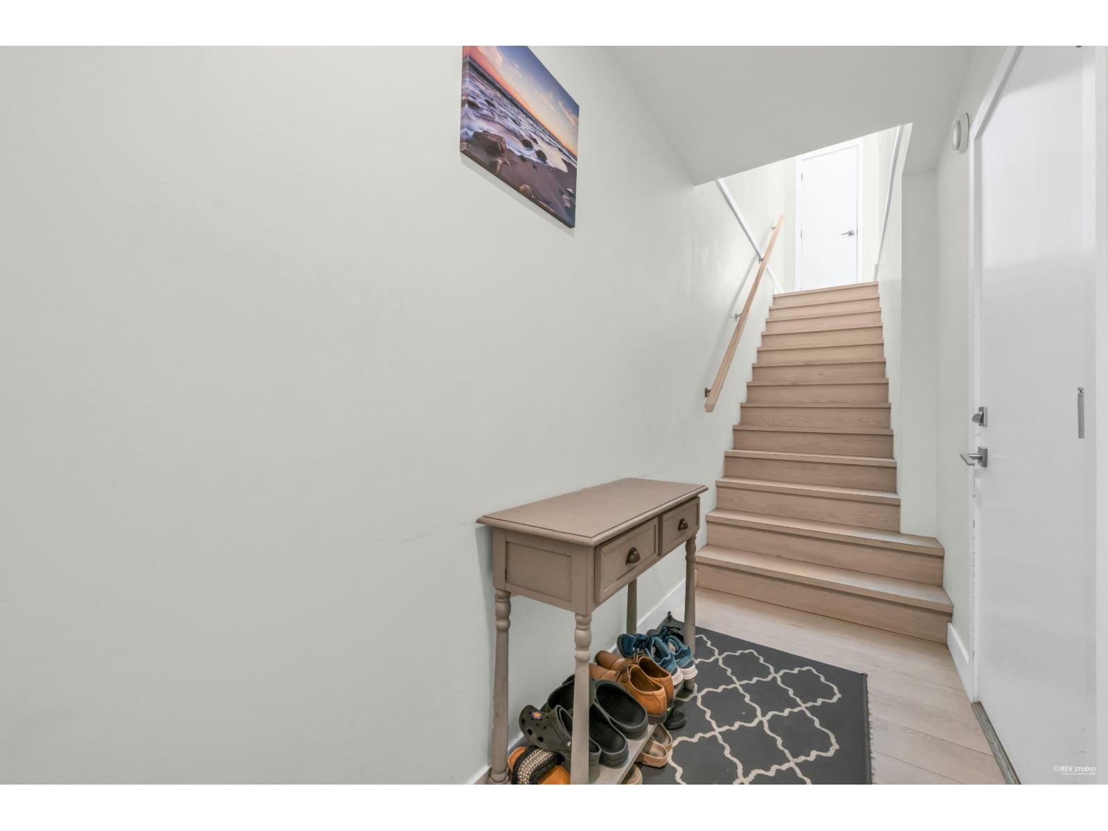 Photo 5 of 1 19628 55 A Avenue, Langley BC