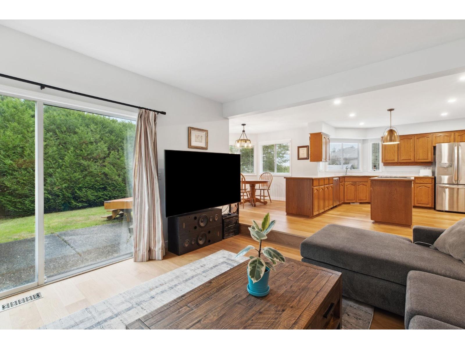 Photo 10 of 14370 83 Avenue, Surrey BC